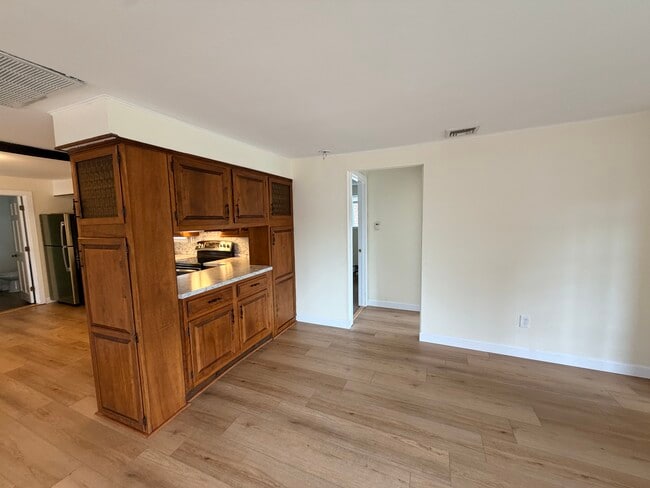 Building Photo - 2450 Foxon Rd