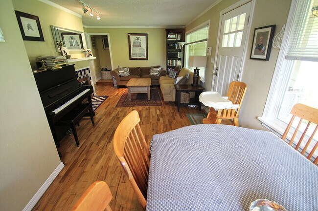 Building Photo - RENOVATED 3 BEDROOM SEATTLE HOME FOR RENT W LARGE, PRIVATE CORNER LOT!