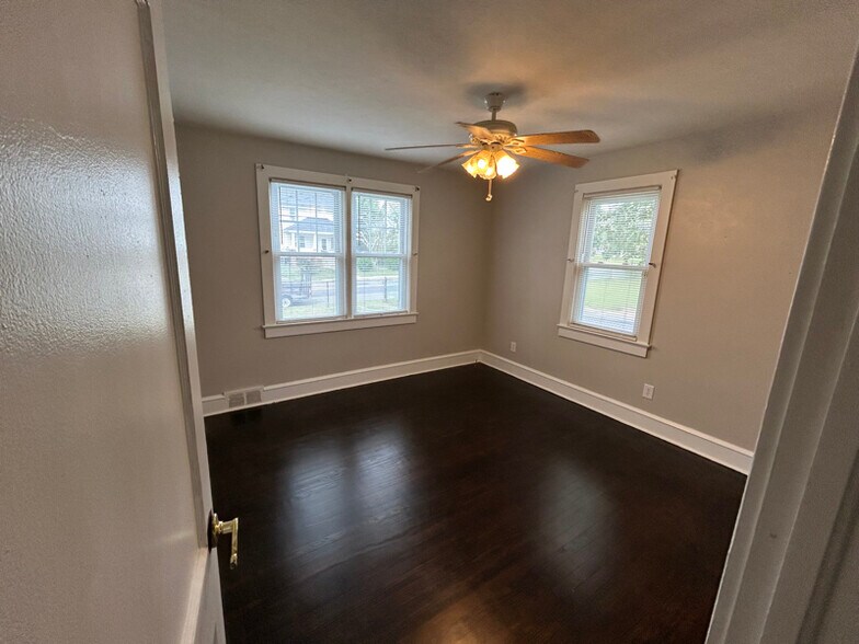 Building Photo - 741 S East Ave