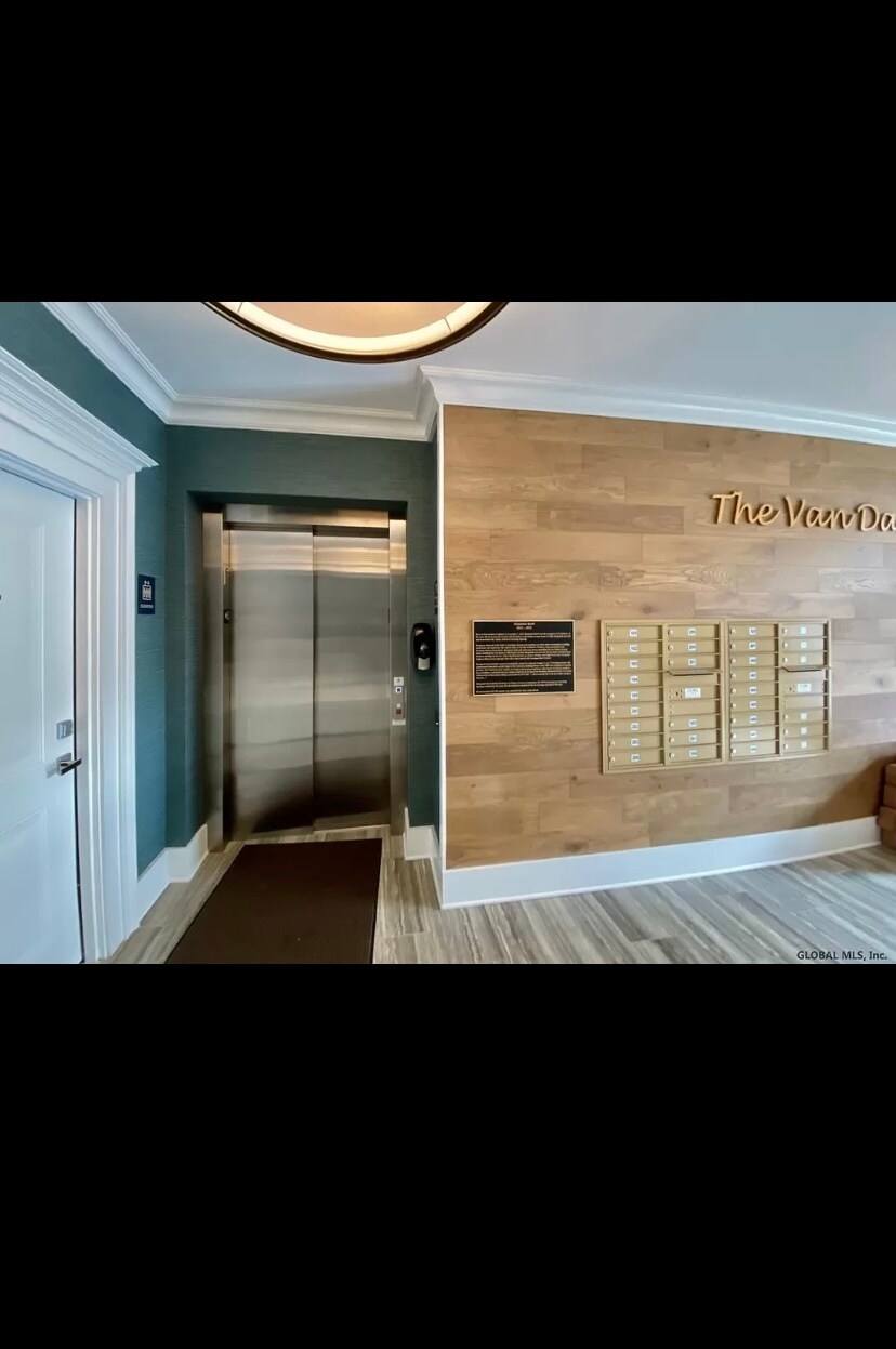 Building Photo - 77 Van Dam St