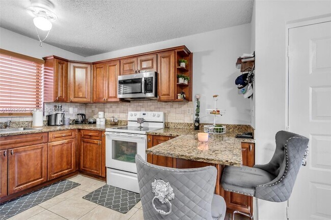 Building Photo - 2740 W 63rd St