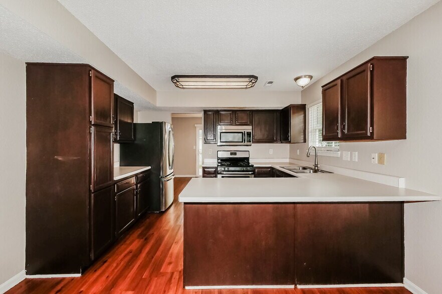 Building Photo - 707 Deer Trail Dr