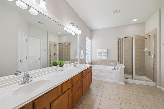 Building Photo - 13815 Lake Livingston Dr