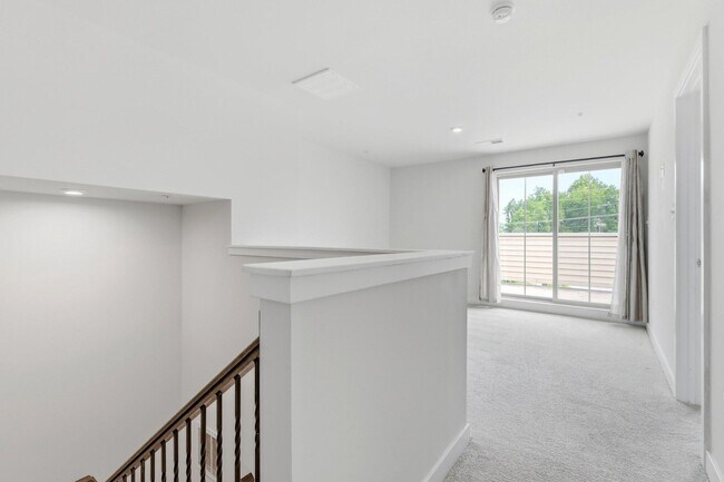 Building Photo - 5714 Richmanor Terrace