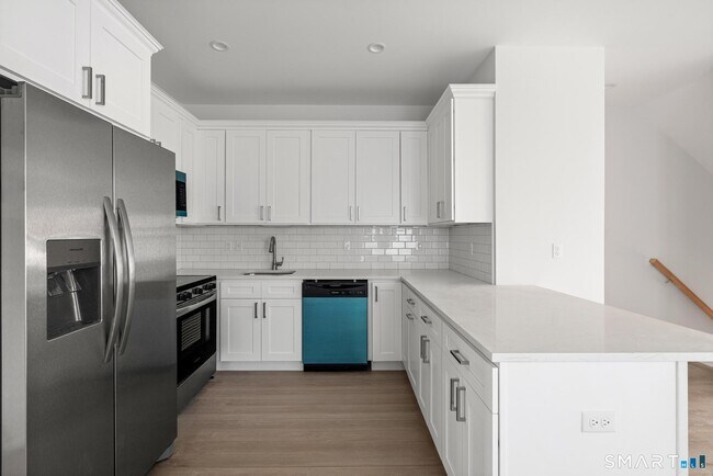 Building Photo - 29 Village Rd