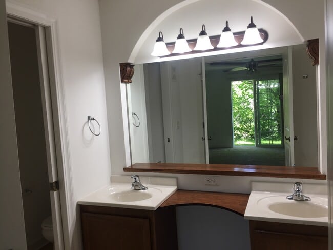 Building Photo - 2778 Hidden Dr