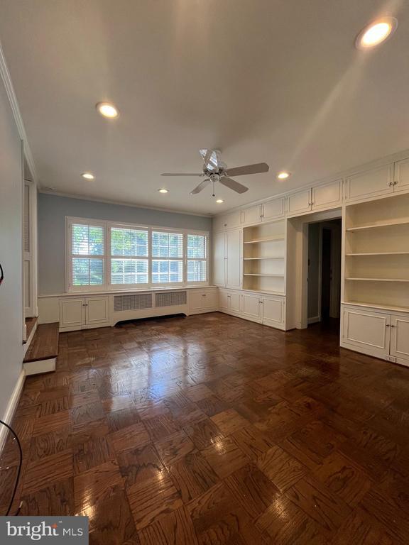 Building Photo - 3604 Oval Dr
