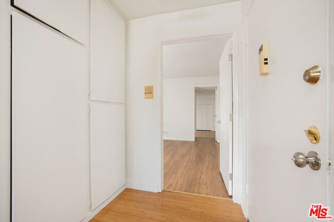 Building Photo - 953 4th St