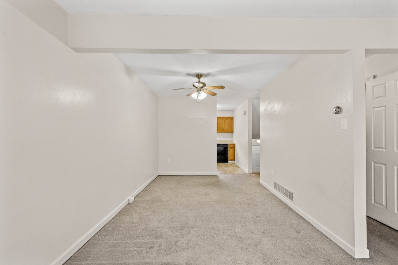 Building Photo - 159 Londonderry Dr