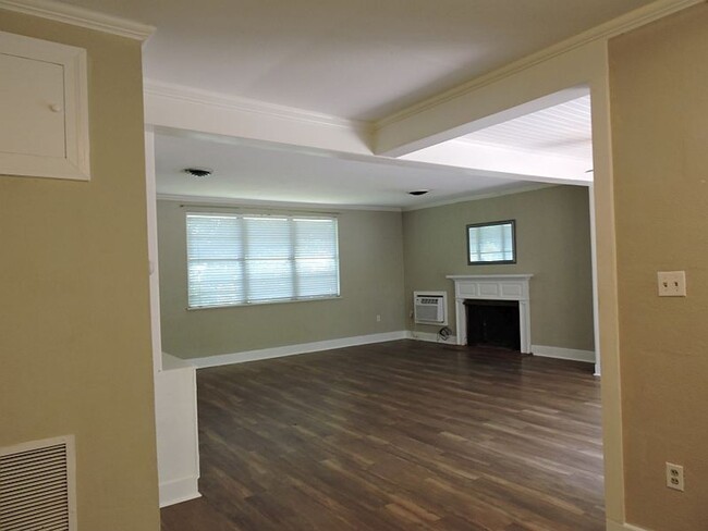 Building Photo - Great home near LSU Lakes