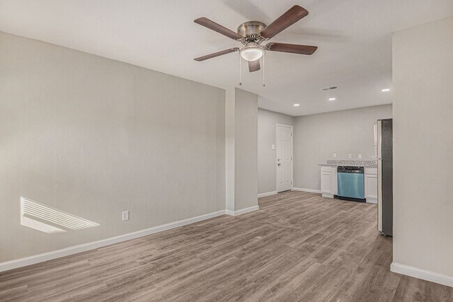 Building Photo - This charming 3-bedroom, 1-bath residence offers 1,000 square feet of comfortable living space, p...