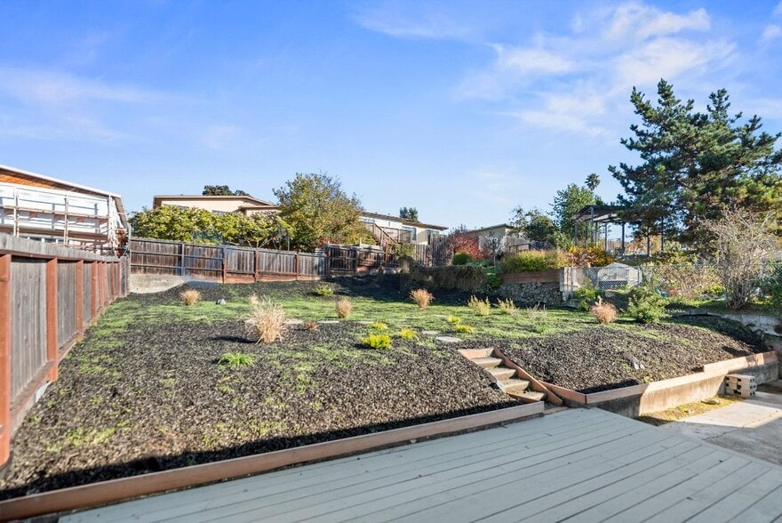 Building Photo - 682 Kern St