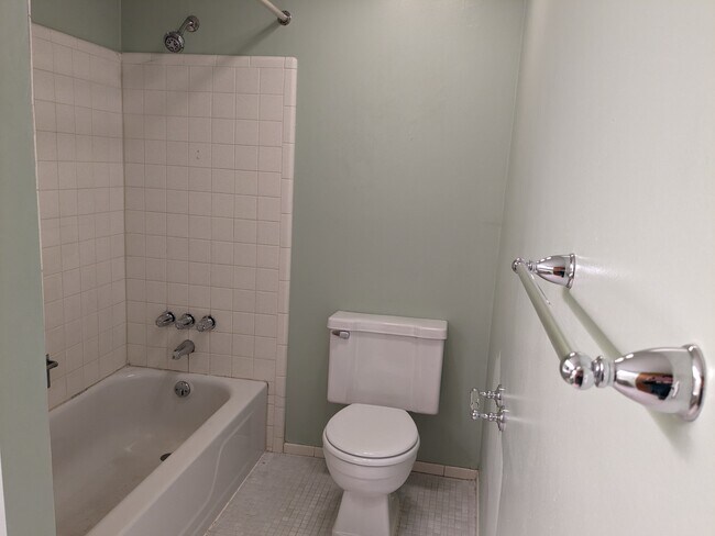 Building Photo - 8305 Karam Blvd