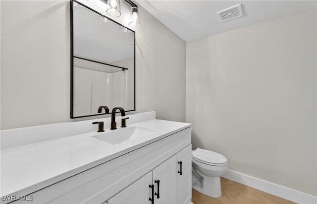 Building Photo - 144 Cypress Way E