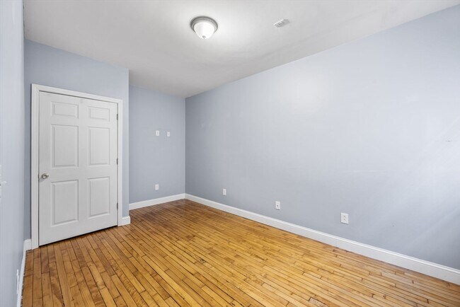 Building Photo - 330 1/2 E St
