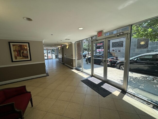 Building Photo - 4401 Park Ave