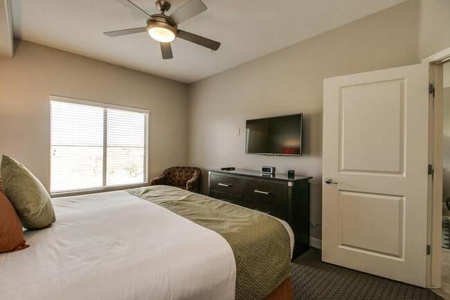 Building Photo - 5450 E Deer Valley Dr