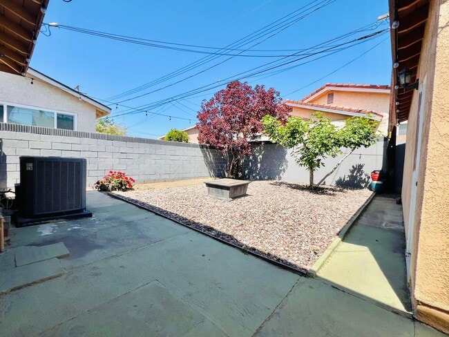 Building Photo - Charming Home for Lease in a Prime Location