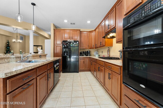 Building Photo - 254 Hawthorne Ln