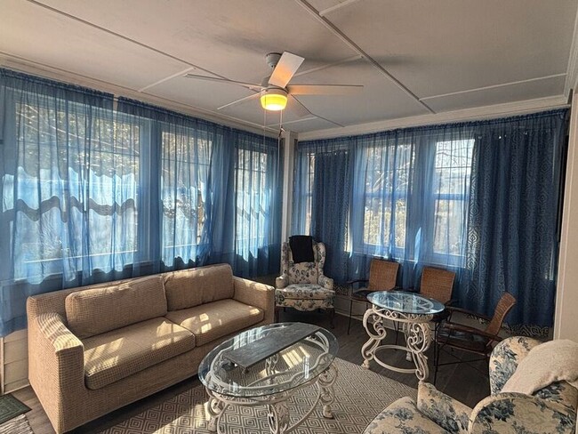 Building Photo - 3340 Billings St