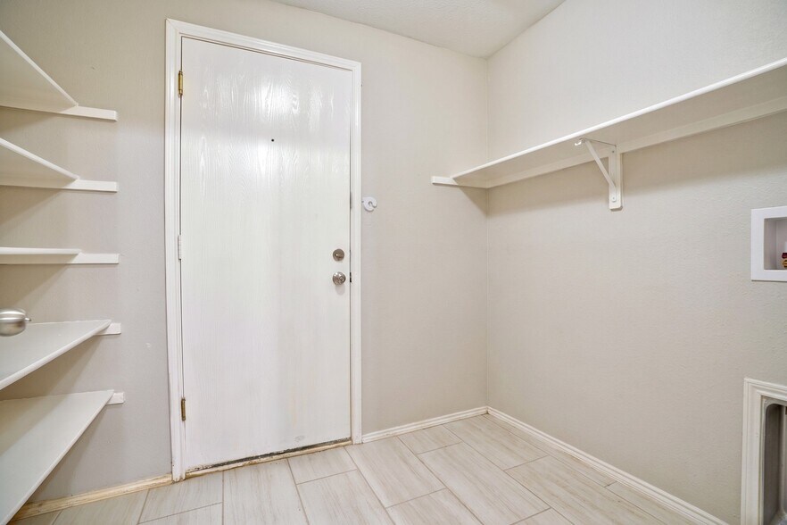 Building Photo - 6629 Scottsdale Way
