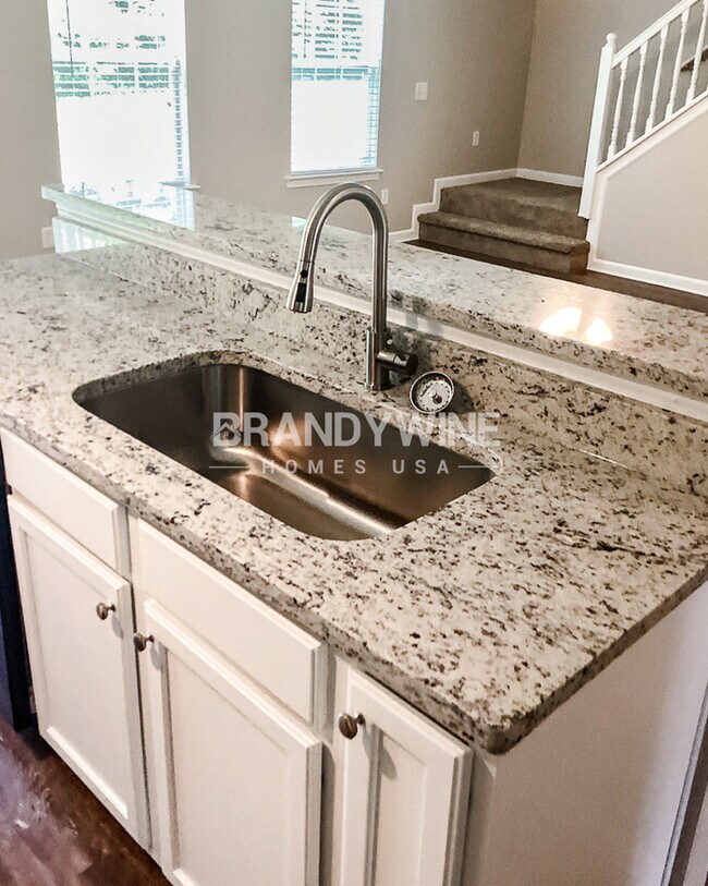 Building Photo - One month  FREE RENT!!!