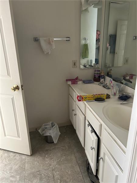 Building Photo - 4 Hemingway St