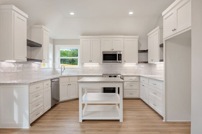 Building Photo - New construction 4 bedroom in Flint!