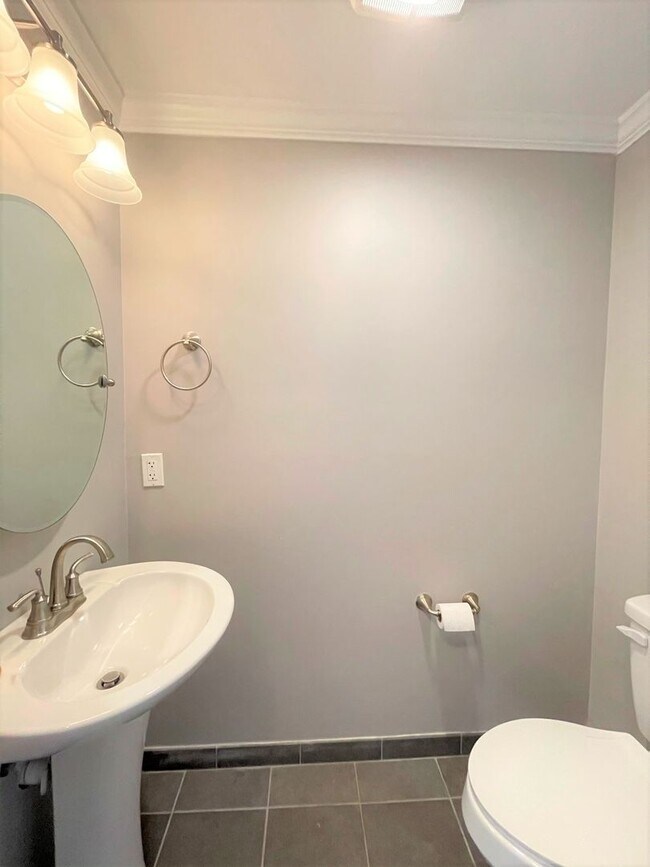 Building Photo - Maple Lane Home with 2 Master Suites!