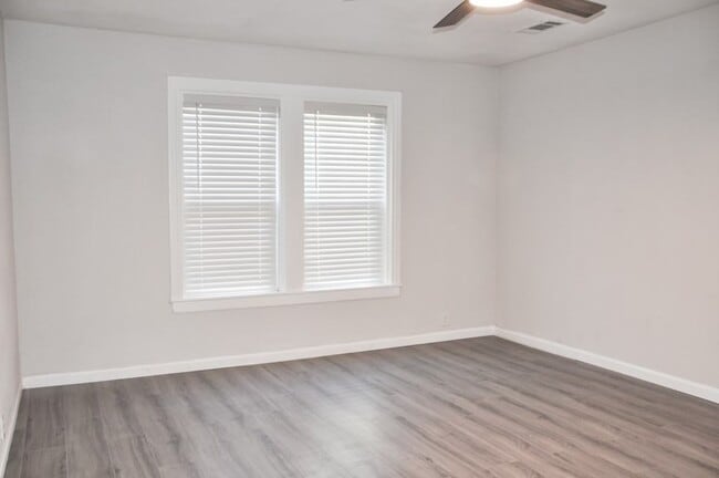 Building Photo - 114 Yates St