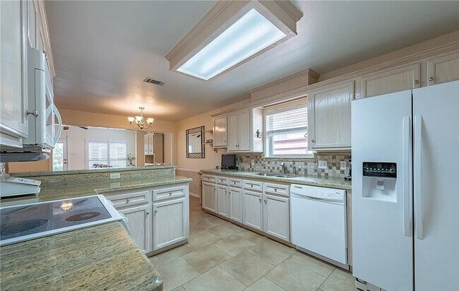 Building Photo - 2340 Kendal Green Cir