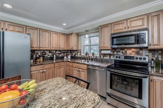 Building Photo - 151 Pilgrim Dr