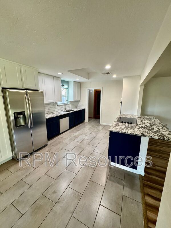 Building Photo - 11813 Larkdale Dr