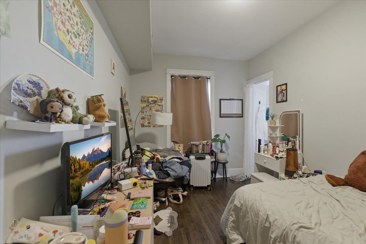 Building Photo - 4000 N Southport Ave