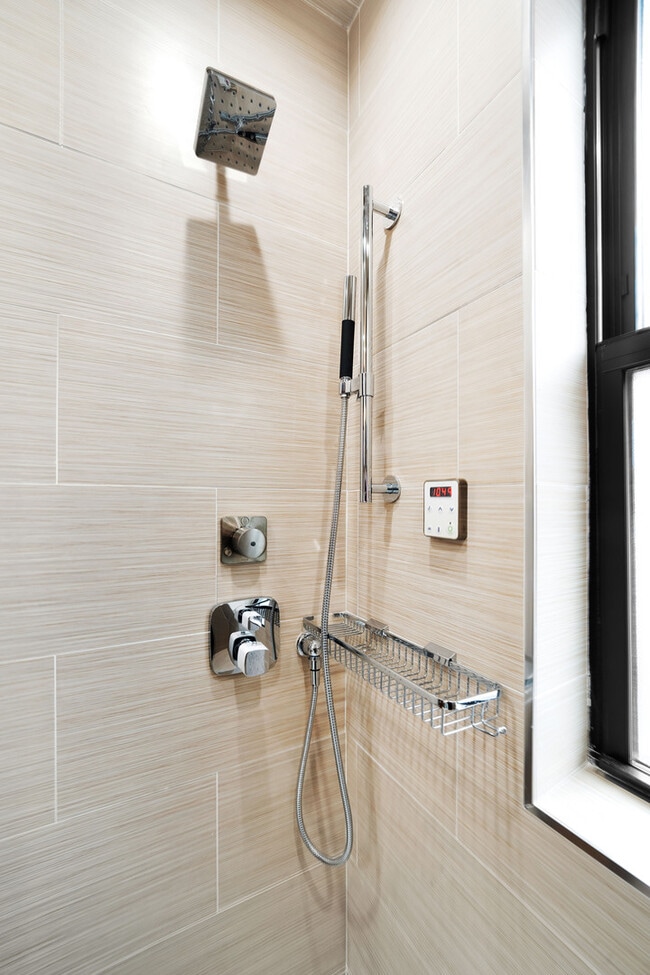 Building Photo - 1226 S 60th Ct