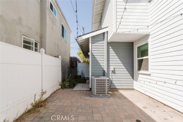 Building Photo - 1909 Gardena Ave