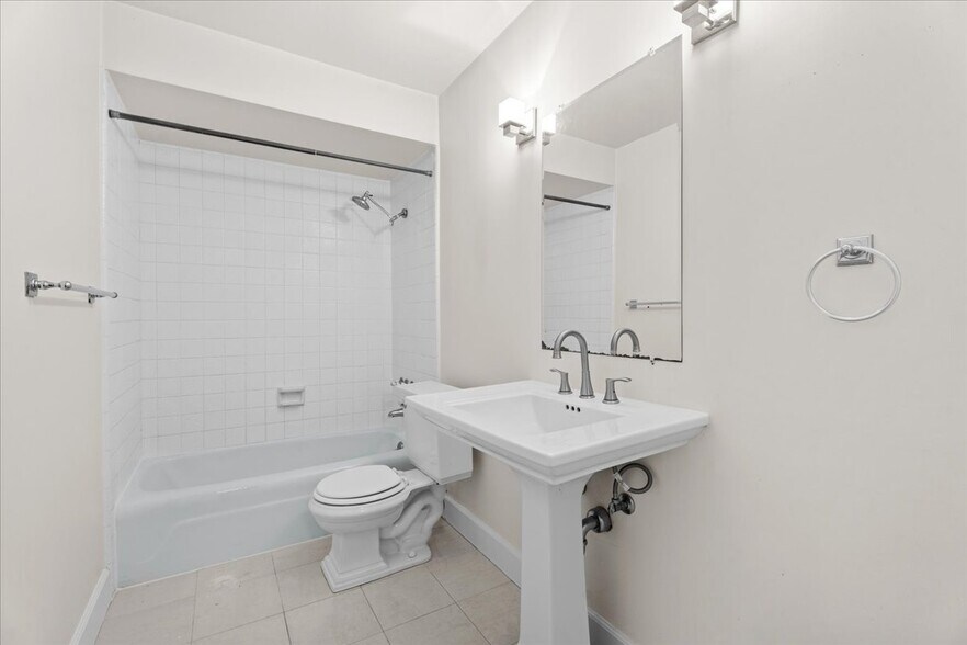 bathroom - 2311 4th St