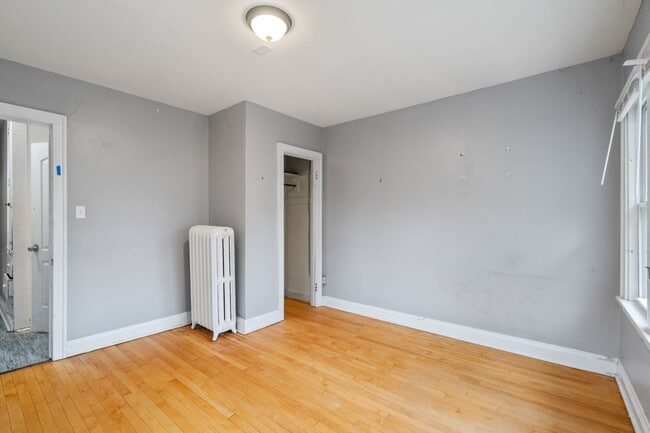 Building Photo - Downer upper across from UWM