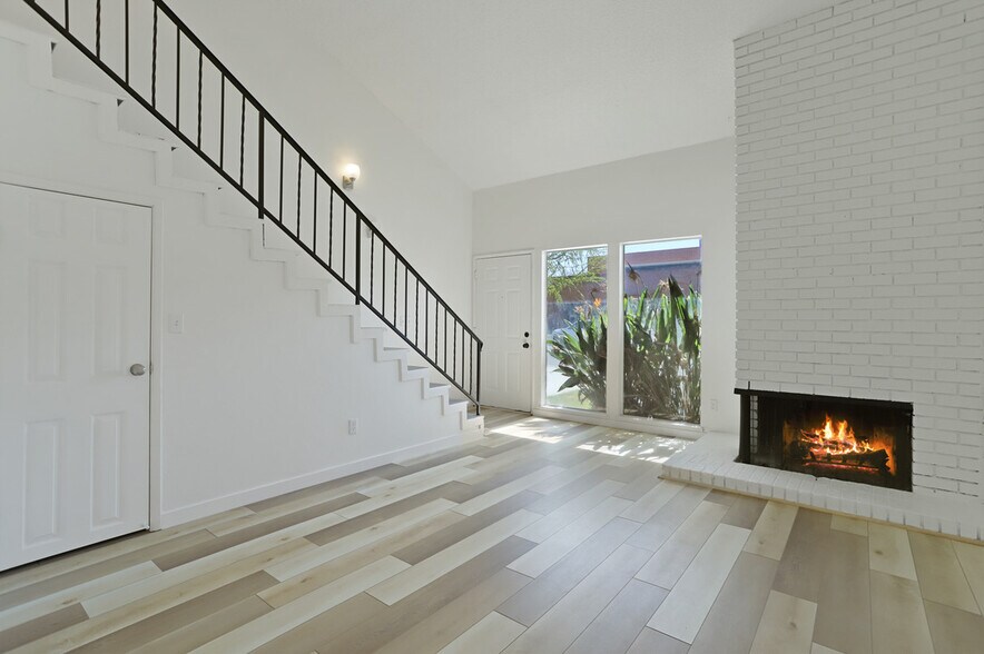 Unit A: Vaulted Family Room - 1305 Sylvan Meadows Dr