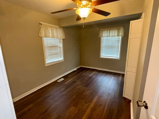 Building Photo - 3 bedroom 1.5 bathroom house