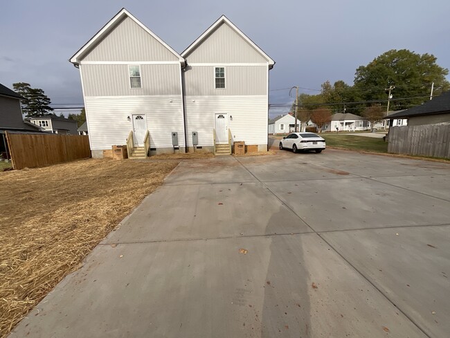 Building Photo - 1015 W C St