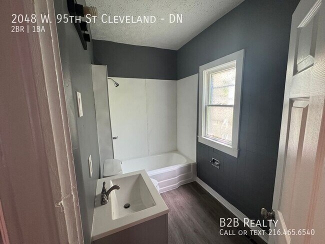 Building Photo - 2048 W 95th St