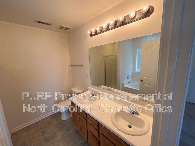 Building Photo - 4803 Sunburst Ln