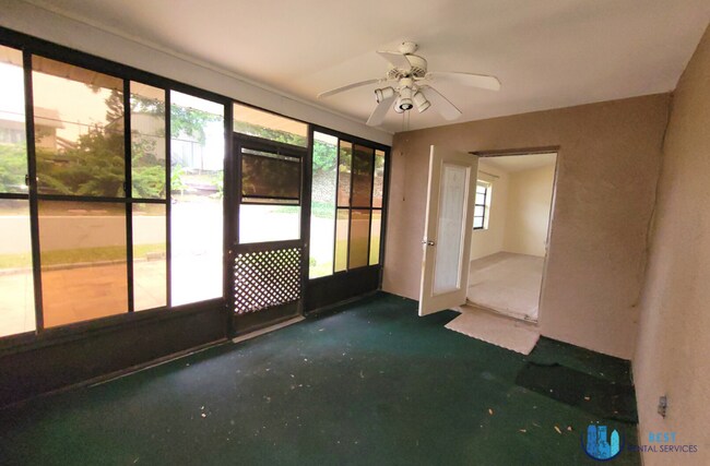Building Photo - GORGEOUS 2 BEDS | 2 BATHS Home with a Sun Room and Garage in Port Richey Available for Rent! *Mov...