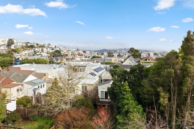 Building Photo - 25 Homestead