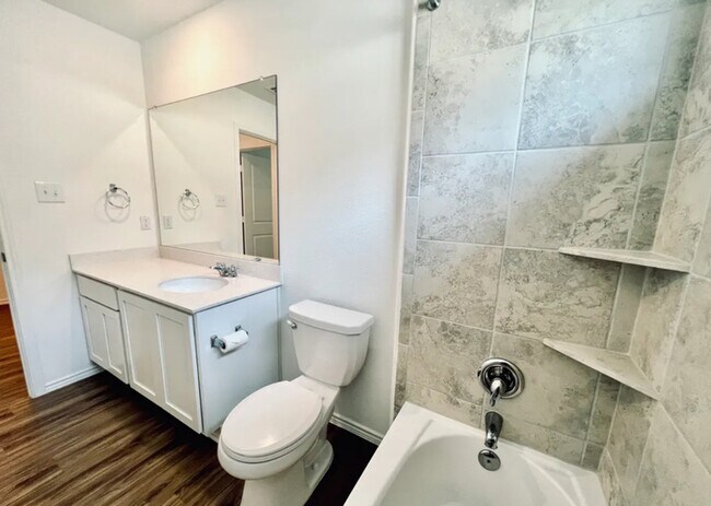 Building Photo - Modern 4-Bed, 2-Bath Retreat with Soaking ...