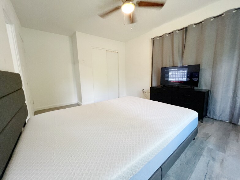 Primary Photo - 9604 4th Ave