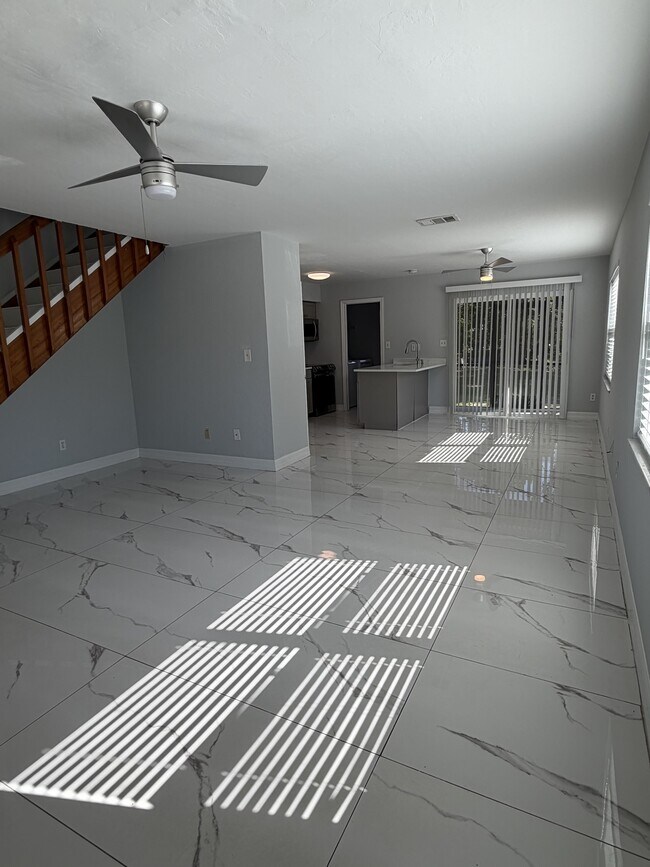 Building Photo - 10280 Carolina St