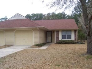 Building Photo - Adorable Duplex