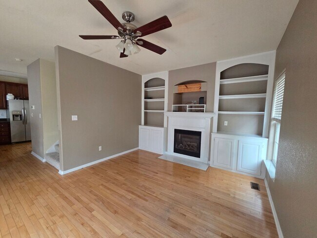 Building Photo - 3BD/3.5BA Townhouse in Town Center!  with Garage and Patio- First Floor Primary Suite